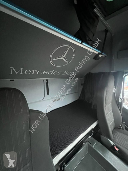 Camion Mercedes 4X2 Koffer Plane 6 to. Hebebühne