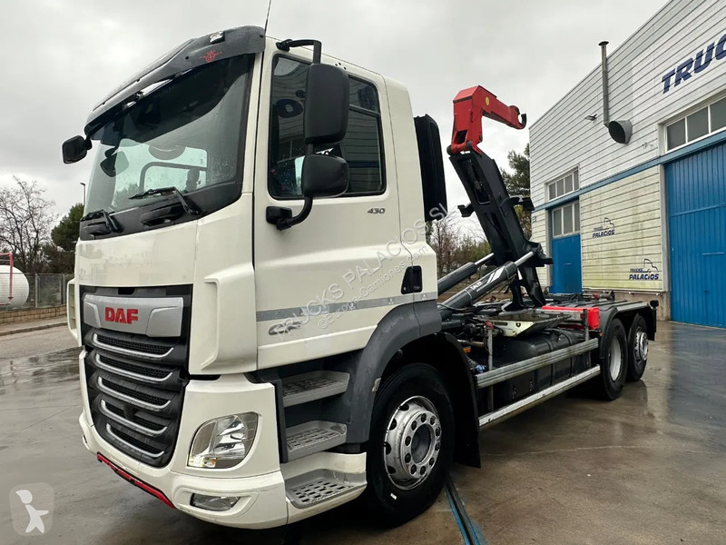 شاحنة DAF 430 tercer eje elevable y direccional