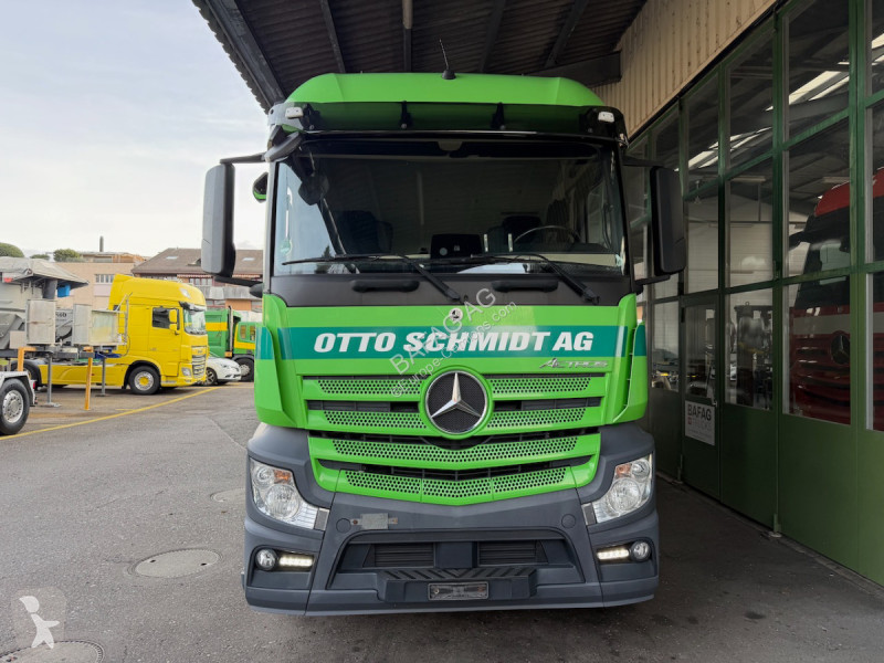 شاحنة Mercedes actros 2543 6x2