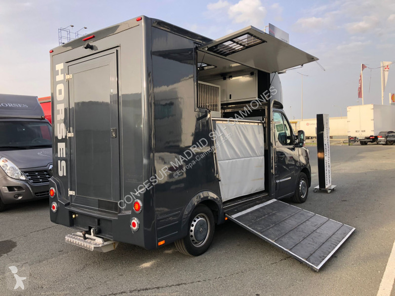 شاحنة Renault  2.3  180 c.v.  FURGON PARA 2...