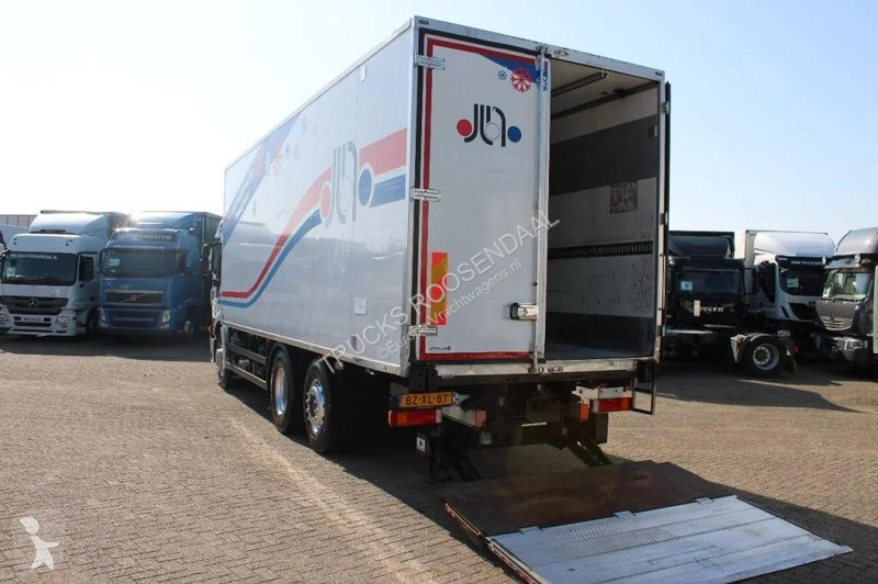 شاحنة Iveco 310 + 6X2 EURO 5 + CARRIER + LIFT