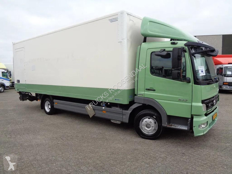 شاحنة Mercedes 822 + Euro 5 + Dhollandia lift