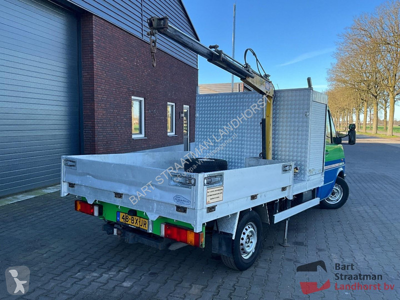 Lastbil Volkswagen open laadbak met HMF 152T2...