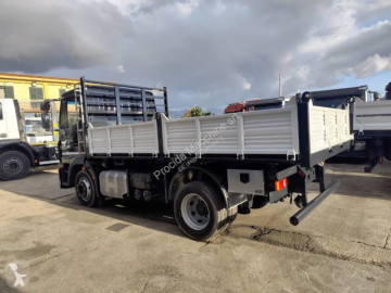 شاحنة قلابة ذات تفريغ خلفي وجانبي Iveco