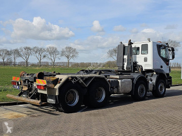 شاحنة ناقلة حاويات متعددة الأغراض Iveco