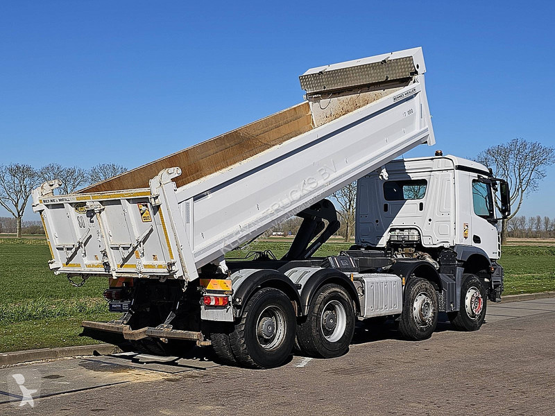 شاحنة Mercedes AROCS 3246