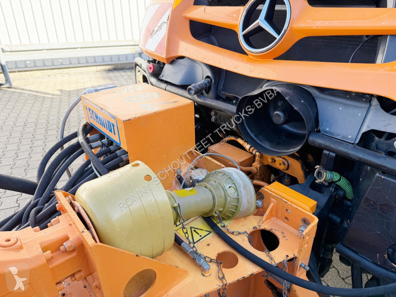 آلة لصيانة الطرق Unimog U 527 4x4 U 527 4x4,...