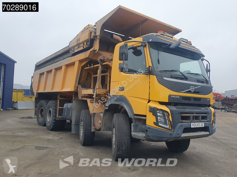 شاحنة Volvo 520  8X4 32m3 AJK Pusher 40Tons...