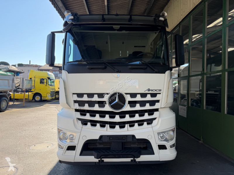 Camion Mercedes arocs 4446