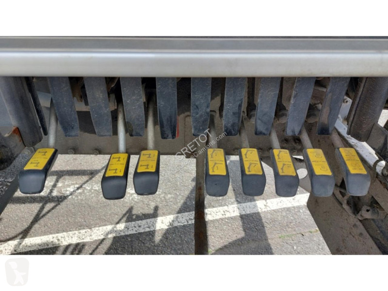 شاحنة Iveco XWAY 8x4 Plateau Grue AD 340X46 Z OFF