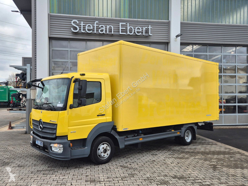شاحنة Mercedes 816 4x2 Möbelkoffer 3 Sitze