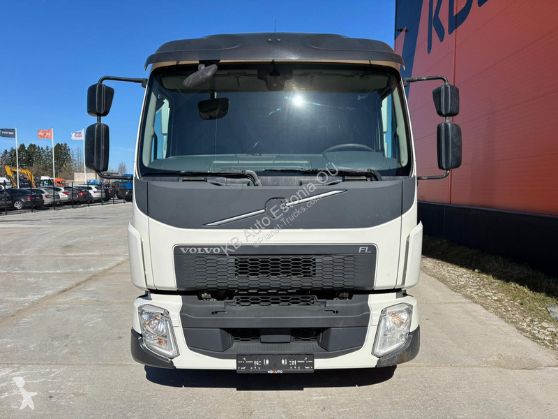 شاحنة Volvo 210 4x2 BOX L=7558 mm