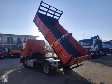 شاحنة قلابة ذات تفريغ خلفي وجانبي Iveco