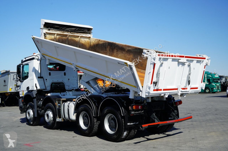 شاحنة Mercedes AROCS 3243 / 8x4 / WYWROTKA...