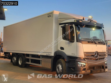Camión furgón Mercedes nuevo