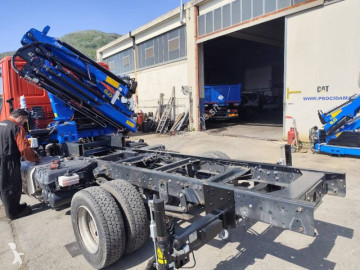 شاحنة قلابة ذات تفريغ خلفي وجانبي Iveco