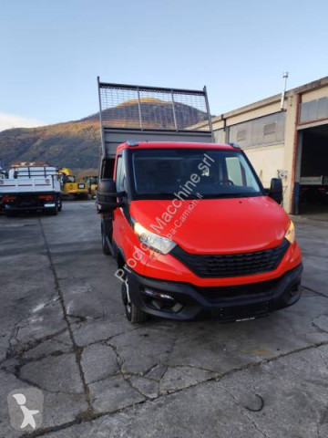 شاحنة قلابة ذات تفريغ خلفي وجانبي Iveco