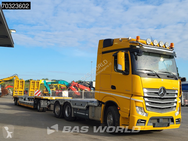 شاحنة Mercedes 2563 6X2 Machine transporter...