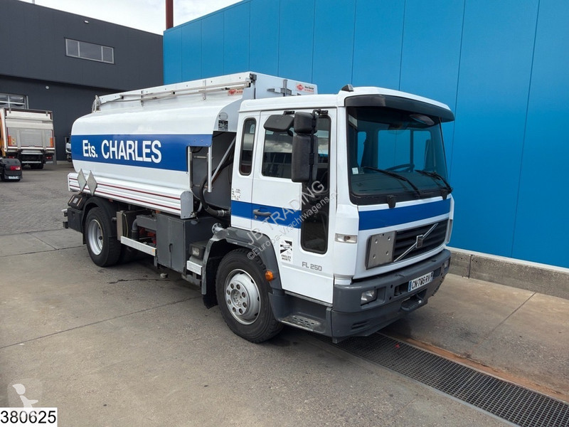 شاحنة Volvo 250 EURO 3, 10500 Liter, 4. Comp, PTO