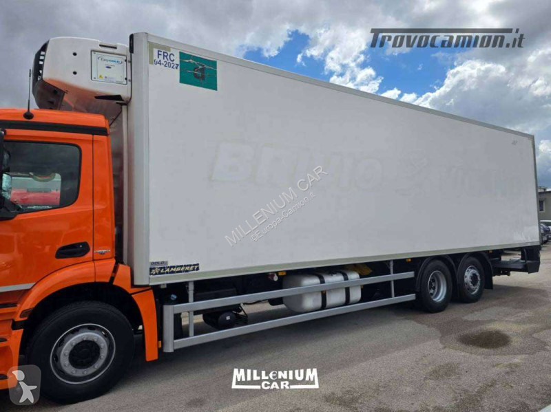 Camion Mercedes MERCEDES  25-32 EURO 6 CELLA...