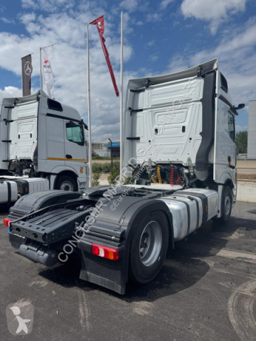 Mercedes tractor unit