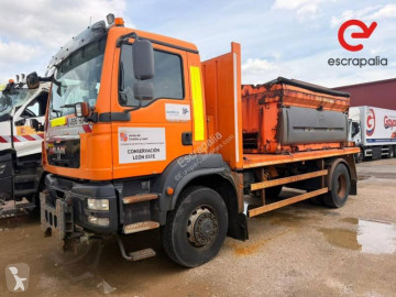 Camion déneigeuse MAN