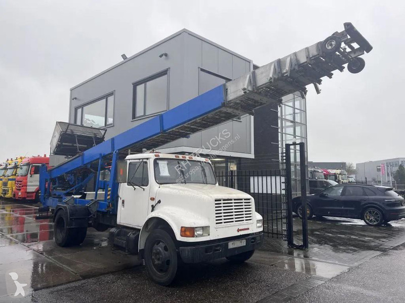 شاحنة International 4600 4x2 210HP + TEUPEN hyLIFT