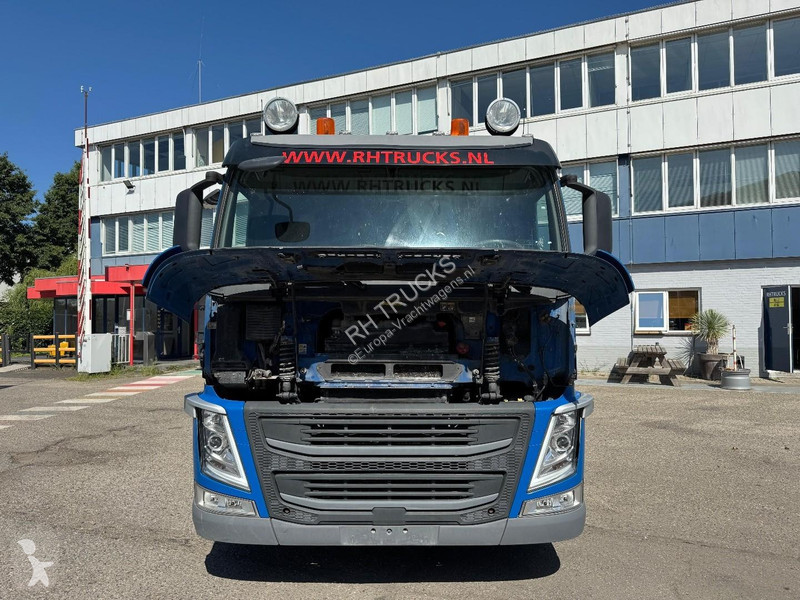شاحنة Volvo 460 8X2 EURO 6 + INOX TANK