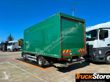 شاحنة عربة مقفلة Iveco