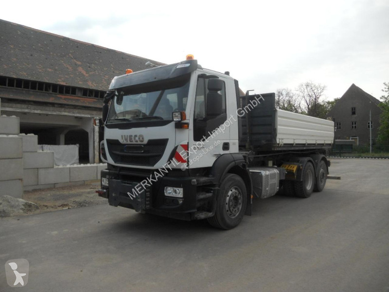 شاحنة Iveco + Anhänger + Schiebenschild +...