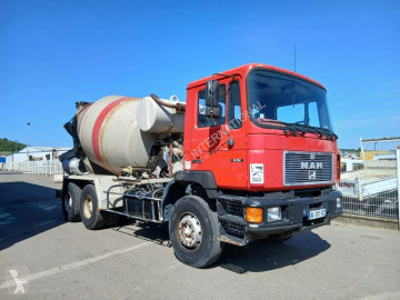 Lastbil beton cementmixer MAN