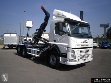 شاحنة ناقلة حاويات متعددة الأغراض Volvo