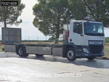 Camión plataforma DAF