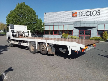Camión plataforma Volvo