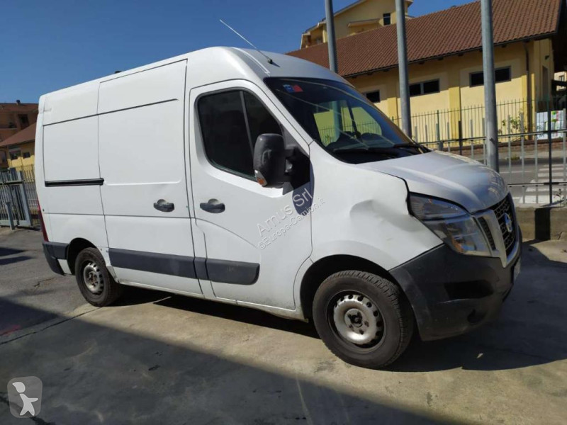 شاحنة Nissan NV400