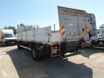 Camión plataforma caja abierta Renault
