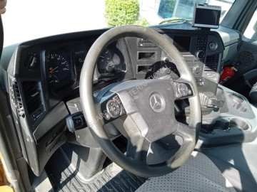 شاحنة عربة مقفلة Mercedes