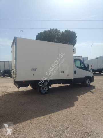 عربة نفعية برّاد Iveco