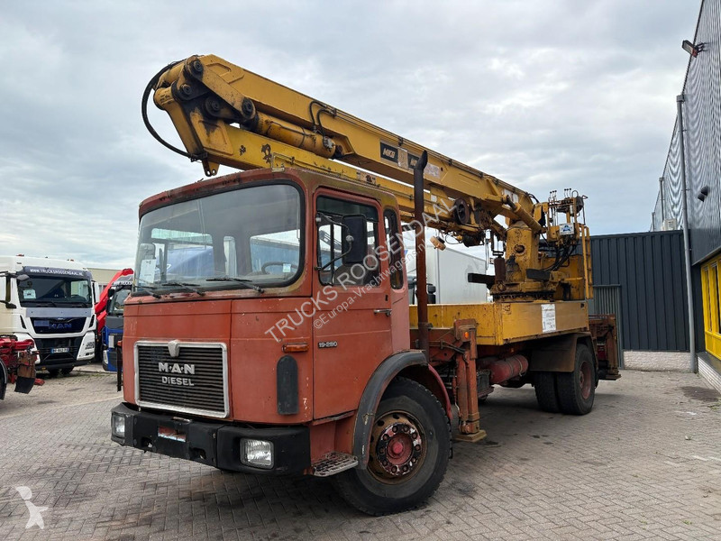 شاحنة MAN f8 + 6 CYLINDER + MANUAL + MKG 22METER