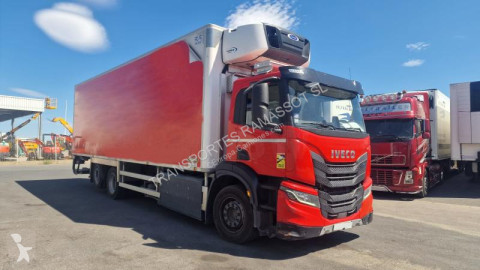 شاحنة برّاد متعدد الحرارة Iveco