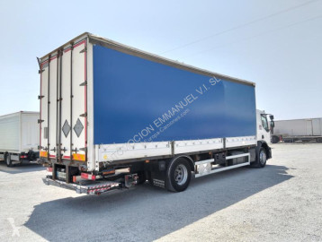 شاحنة مغطاة Renault