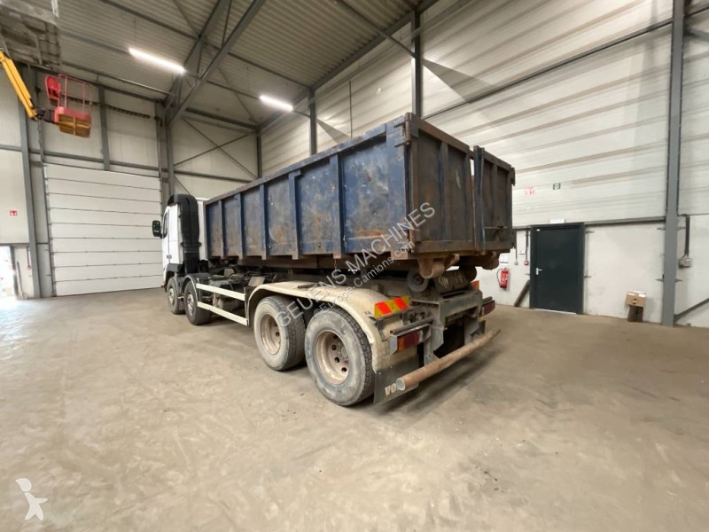 شاحنة Volvo 520 8X4