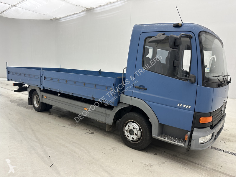 شاحنة Mercedes 818