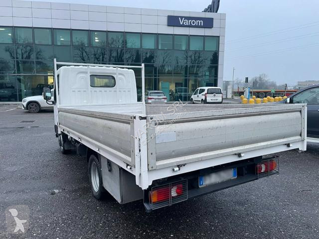 شاحنة Nissan CABSTAR
