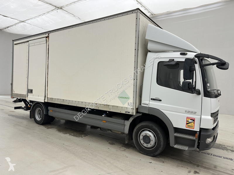شاحنة Mercedes 1222