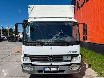 شاحنة عربة مقفلة Mercedes