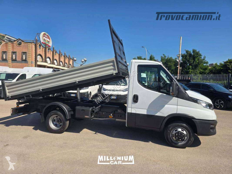 شاحنة Iveco 35-14 RIBALTABILE TRILAT 2022