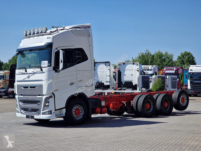 شاحنة Volvo 16750 Globetrotter 8x4*4 - Chassis...