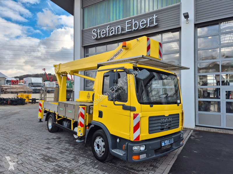 Camion MAN TGL 4x2 Bison Palfinger TKA 30