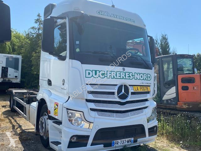 شاحنة Mercedes 1845